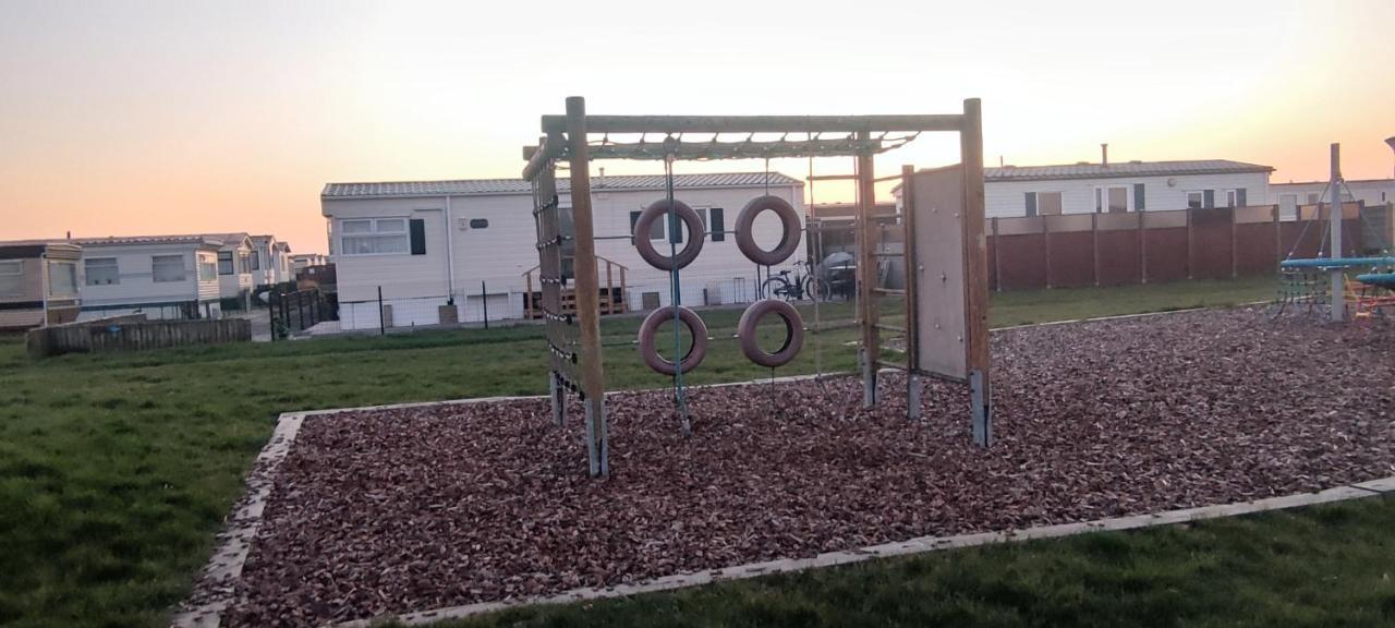 Przytulny domek holenderski z podgrzewanym odkrytym basenem do dyspozycji gości De Haan Zewnętrze zdjęcie